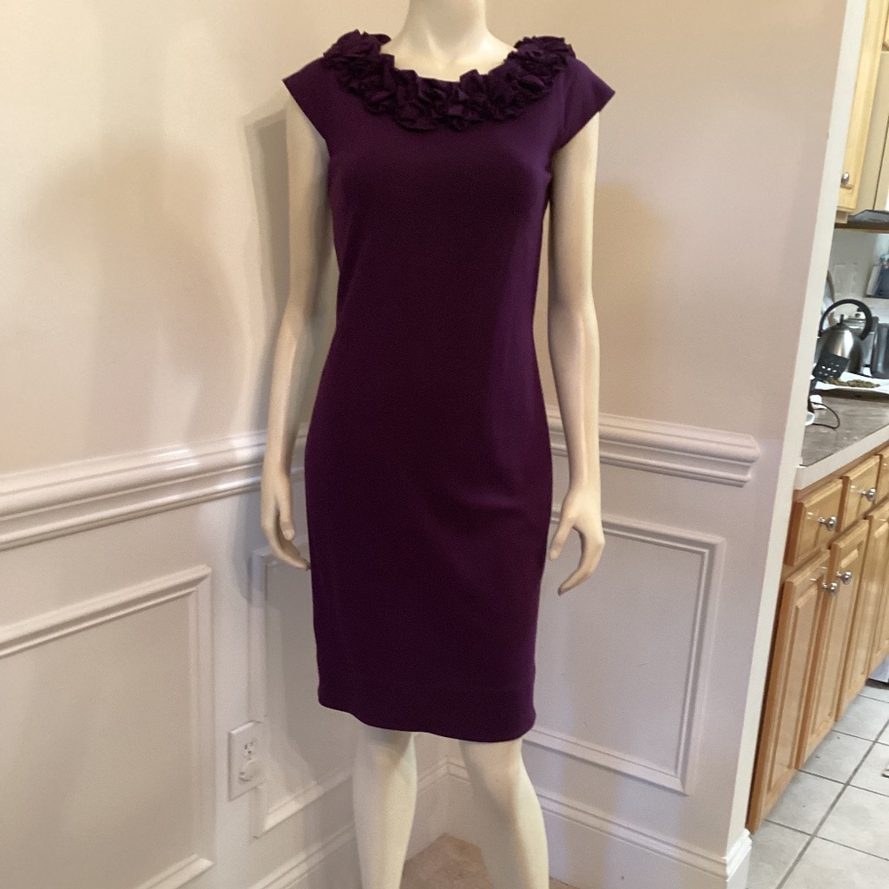 Taylor dress size 2 cap sleeve ruched neckline
